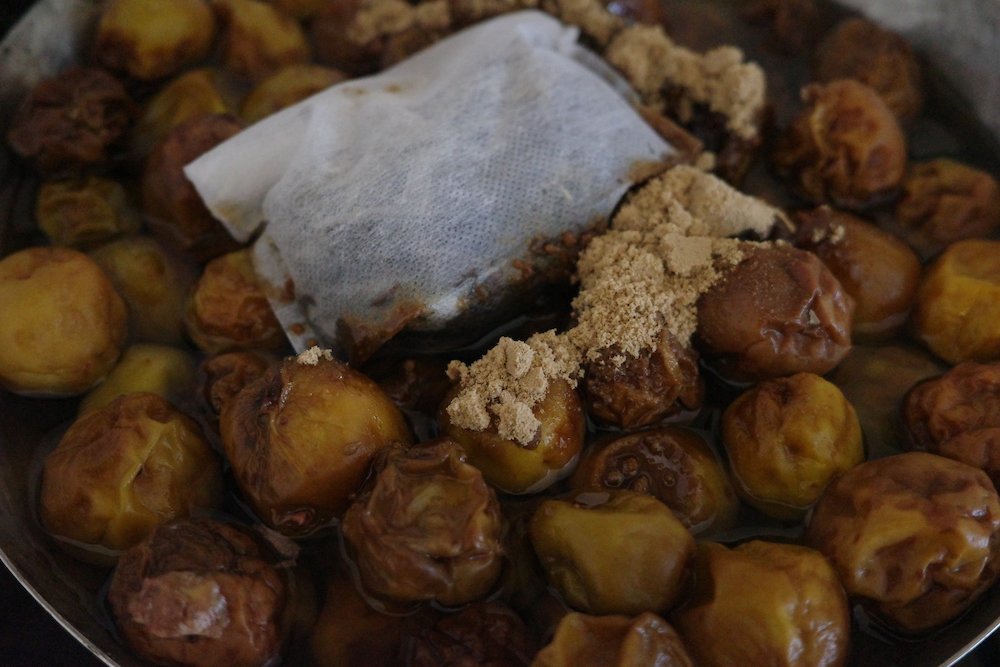 雨の日を楽しむ梅仕事｜スパイス梅シロップと茶梅のレシピ