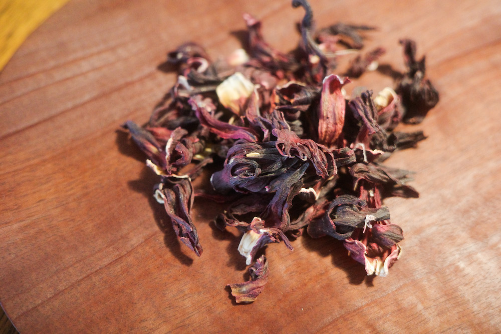 夏の疲れ肌に！美白＆クールダウン ハイビスカス×ローズのコーディアルレシピ