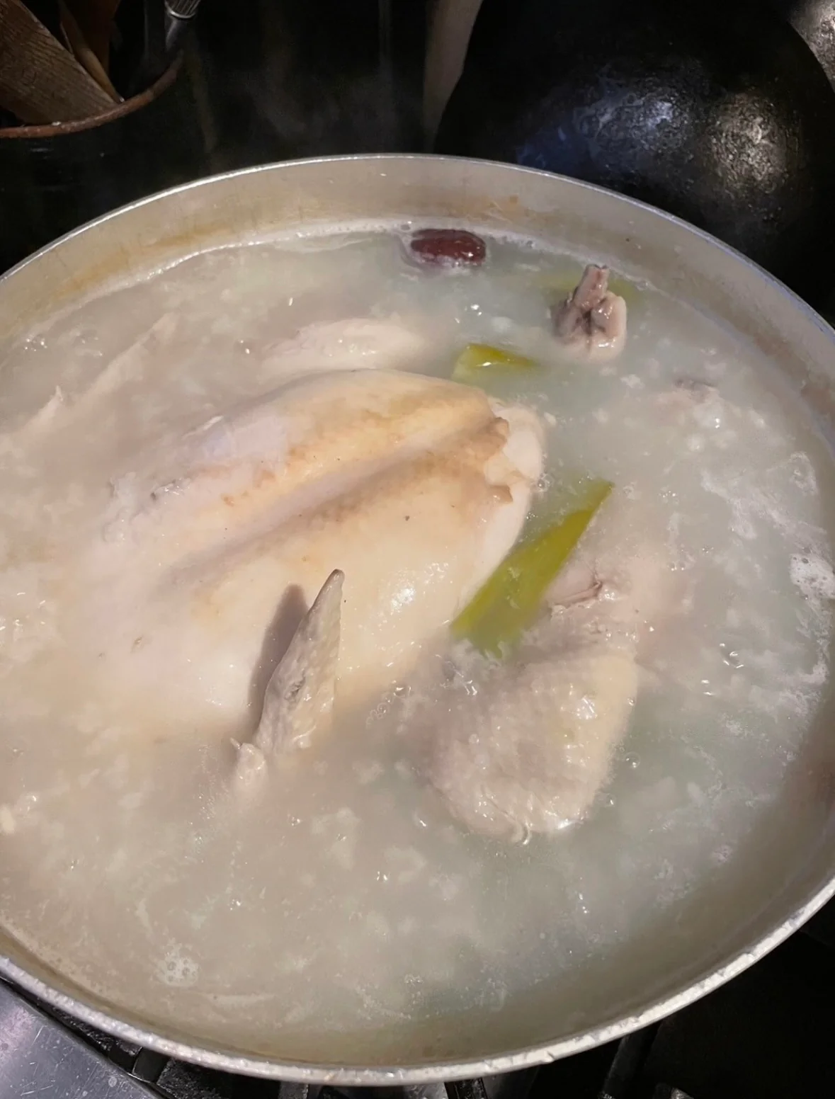 個人に合わせるアーユルヴェーダ、不調を調整する薬膳。その違いとは？